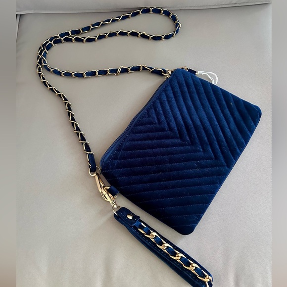Justin & Taylor Handbags - Justin & Taylor Velvet Chevron Crossbody/Clutch HandBag.
Color: Navy Blue